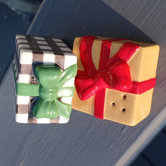 Hallmark Salt & Pepper Shakers - Picture 2 of 4